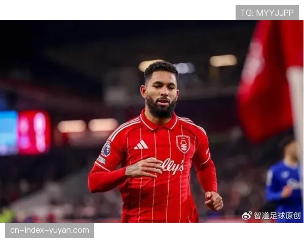 维拉道格拉斯路易斯控球时节奏掌控，巴西中场组织核心